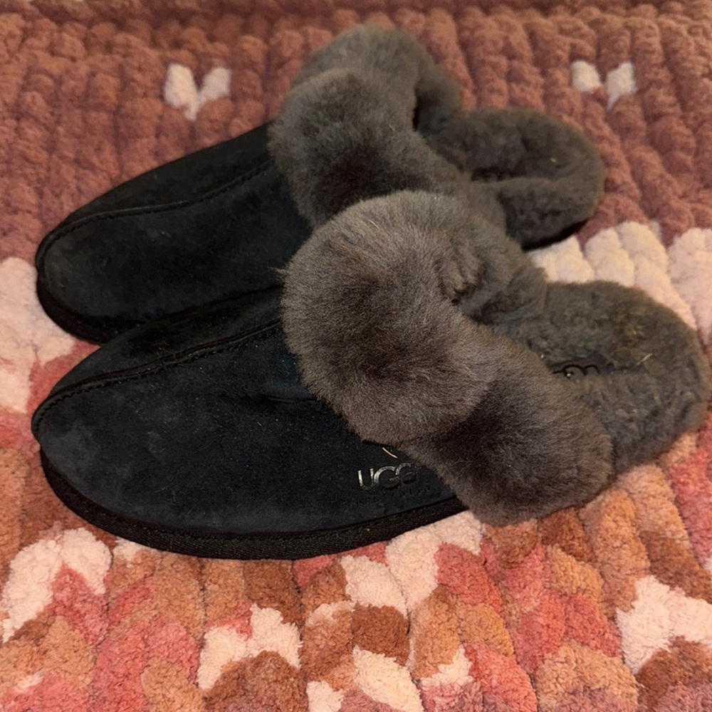 UGG Women's Black and Gray Slippers